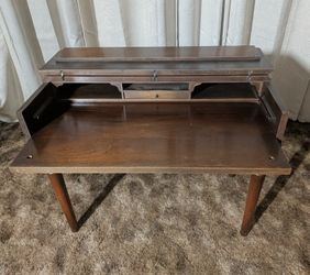 18th Century Letter Desk Best Offer May Need Refinished (Opens Up Pulls Out And Legs Can Screw On And Off)