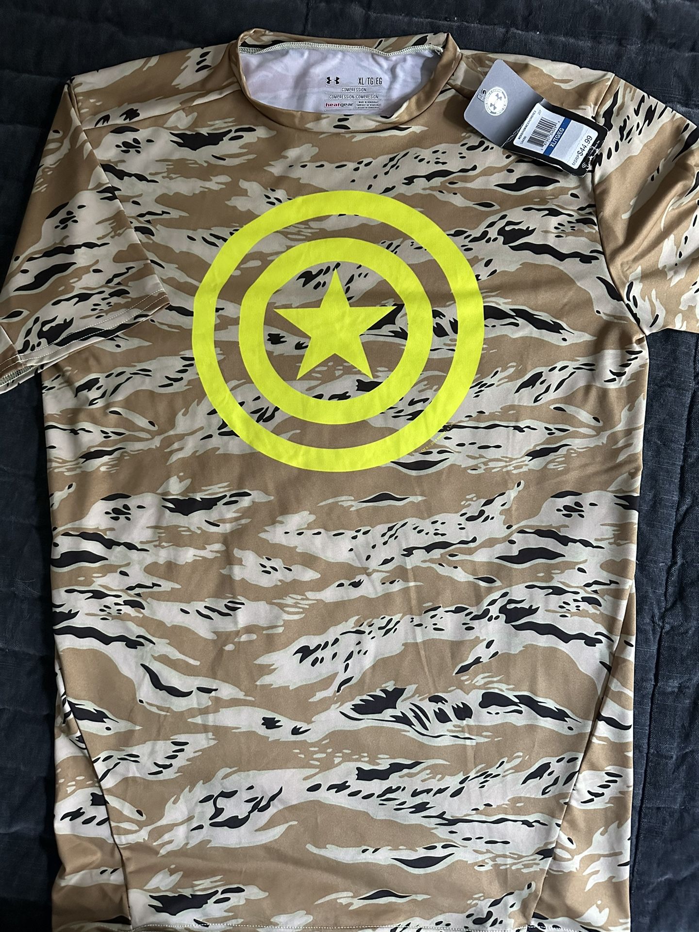 Captain America UNDER ARMOUR shirt XL