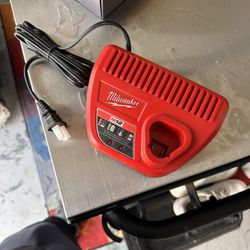M12 Charger Milwaukee 