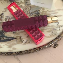 Valentino Perfume Voce https://offerup.com/redirect/?o=Vml2YS5OZXc= In A Box