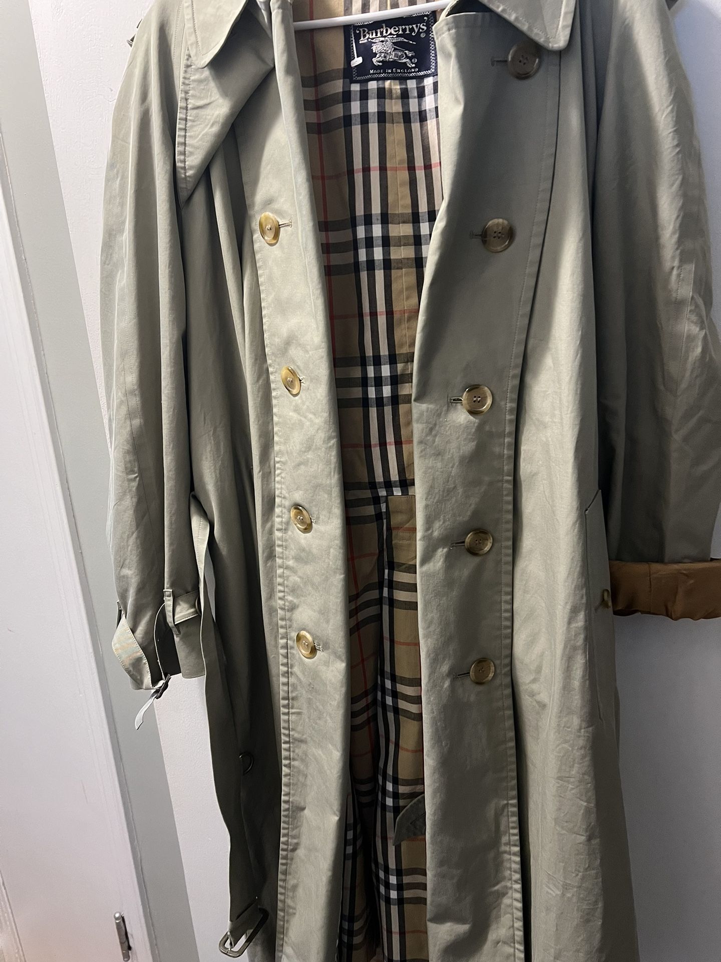 Burberry Trenches Coat