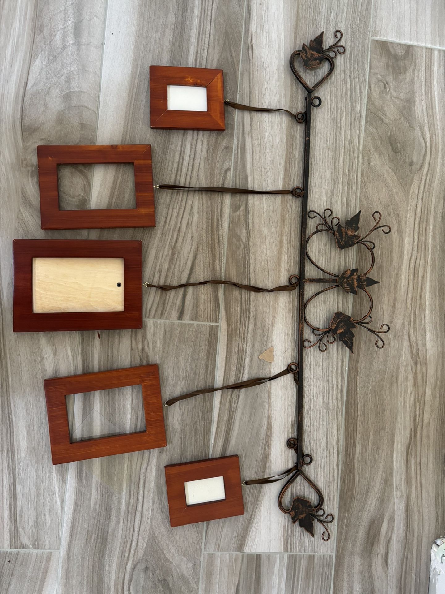 Iron hanging picture frames