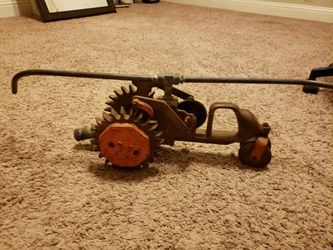 Vintage F.D. Kees Model 101 Iron Tractor Sprinkler