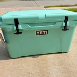 TUNDRA® 45 HARD COOLER