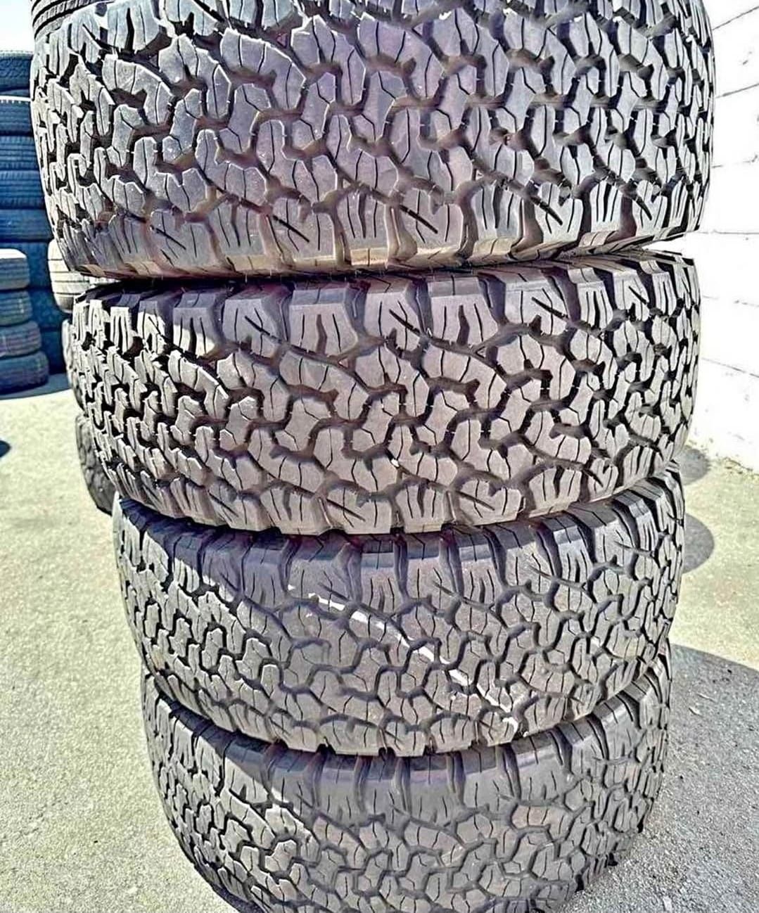 265 60 18 Vendo Un Seth De Llantas De La Marca BFGOODRICH