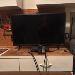 Vizio 37” HDTV with Wonnie DVD Player 