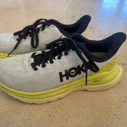 Women Hoka Size 6