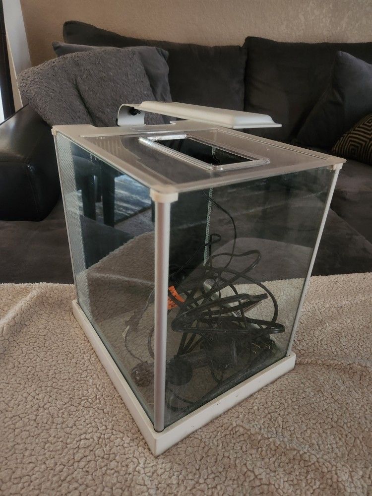 2.5 Gallon Fish Tank