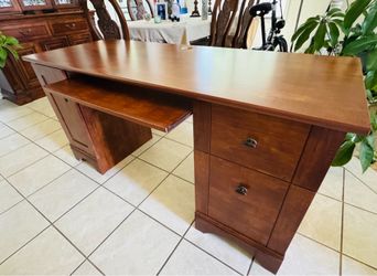 Computer Desk with Keyboard Tray.  Excellent Condition.