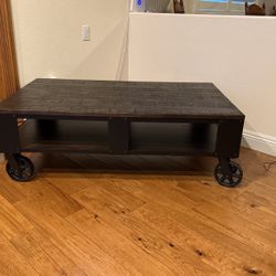 Cocktail/Coffee Table