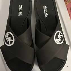 Micheal Kors Slides woman’s Size 7