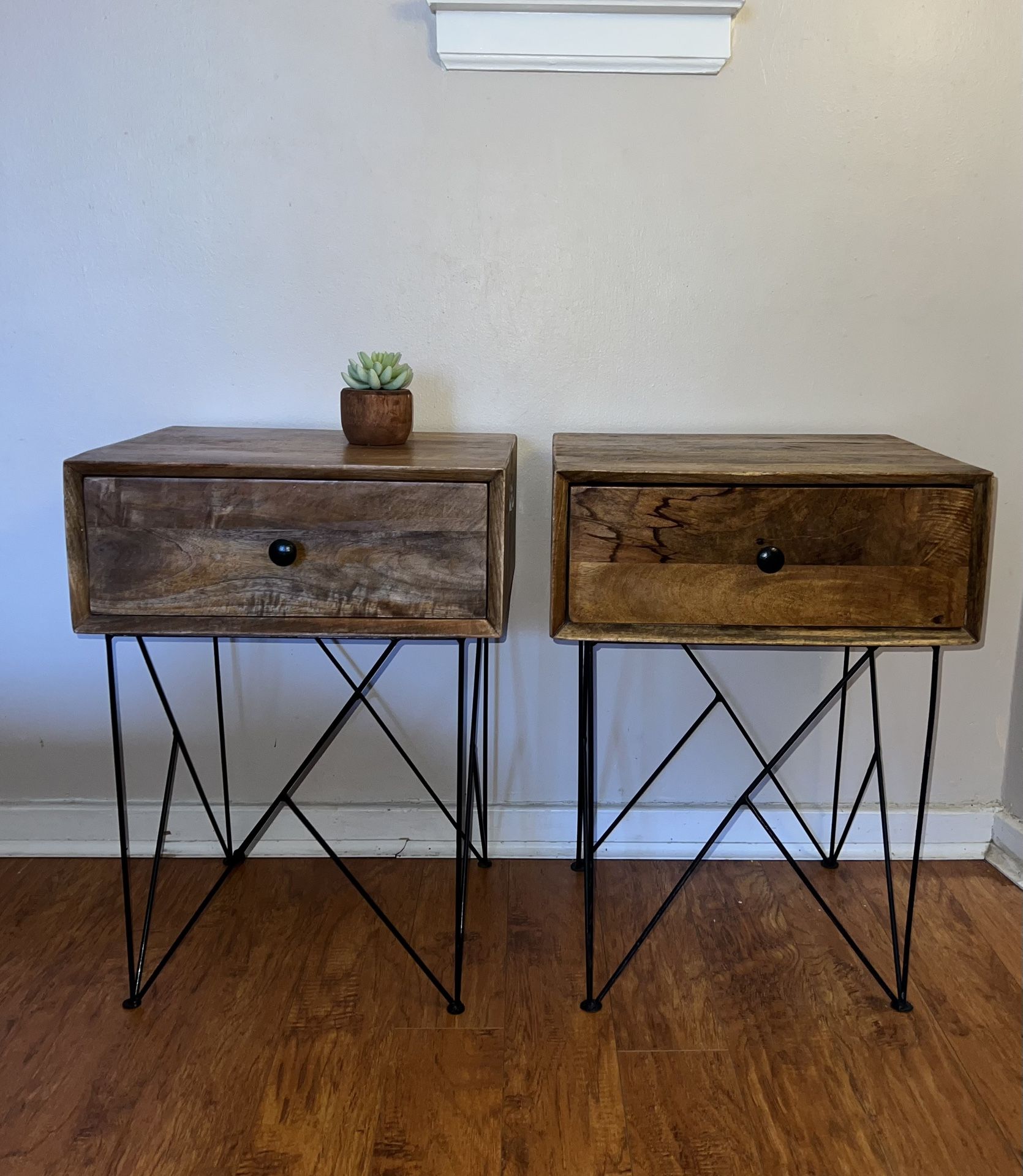 Christopher Knight Home Galion END Table, Natural + Black