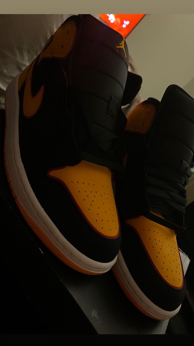 Air Jordan Mid 1s
