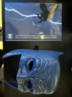 DC Comics Batman: The Dark Knight Returns 30th Anniversary Edition with Collectible Mask