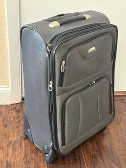 Forecast Mid-Size Expandable Luggage - 4 Wheels-clean inside . Video