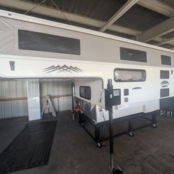 Hallmark Cuchara 9.5ft Camper - Long Bed