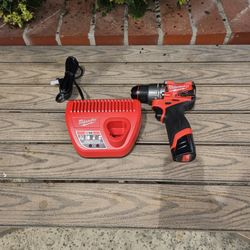 Milwaukee M12 Fuel Hammer Drill Kit 