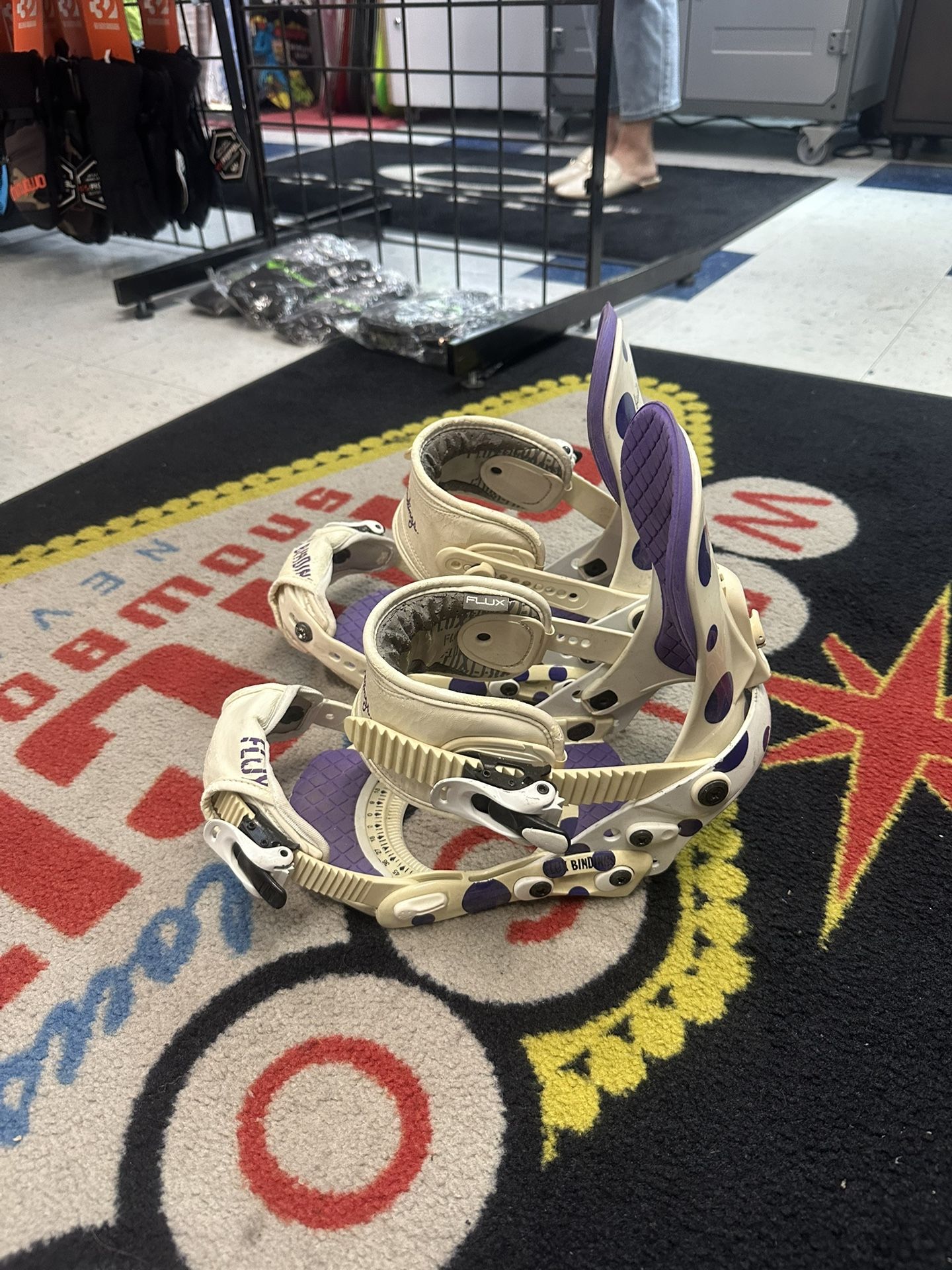 Flux small Snowboard, Bindings Certified With Warranty Located At Sin City Snowboards