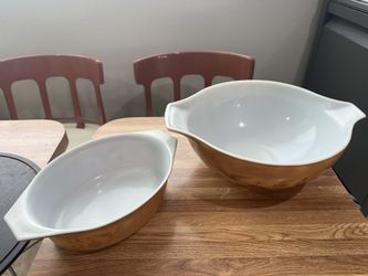 Pyrex Set of 2 <4qt and 1.5 qt> brown vintage