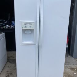 GE Refrigerator 36W69H Everything Works Good 1 Month Warranty delivery Available 