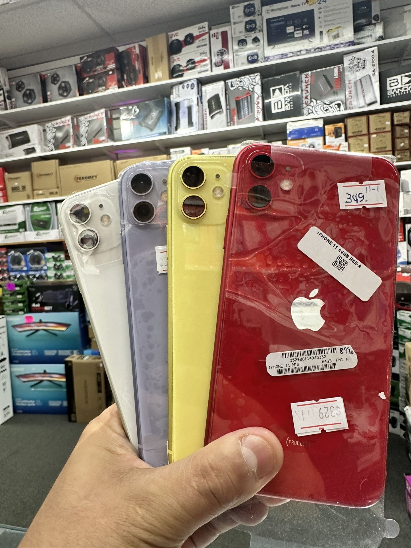 IPHONE 11. 64 GB. UNLOCKED