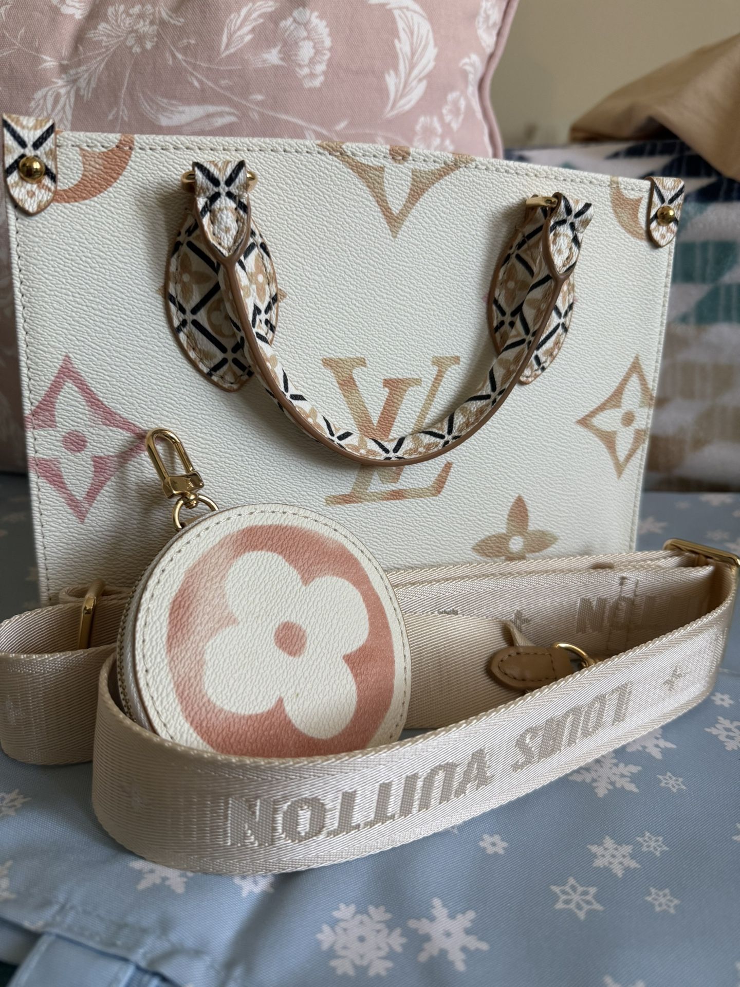 Louis Vuitton On The Go BB By The Pool (beige)