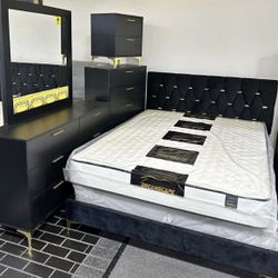 BLACK VELVET bed W/ GOLD Details 