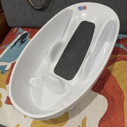 Forever Warm Baby Bath Tub and Skip Hop Moby Recline and Rinse Bath Tub