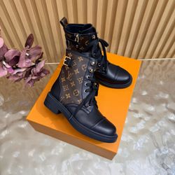 New LV women's shoes – available in various colors and a full range of sizes.