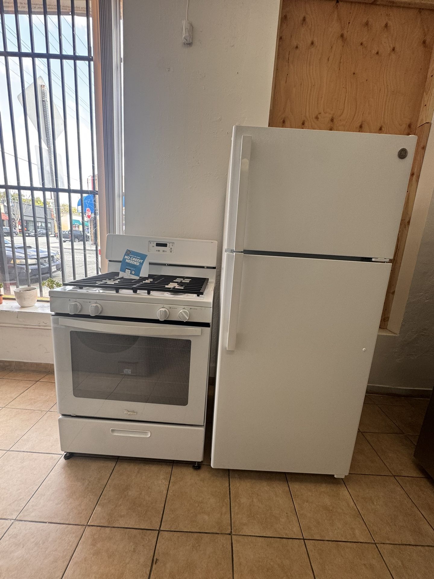 TIP FREEZER AND STOVE