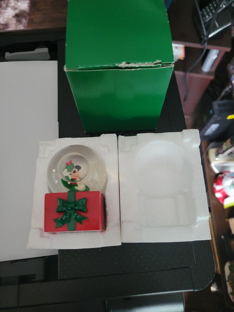 DISNEY'S MICKEY MOUSE SNOW ❄ GLOBE NEW $7.00