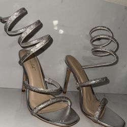 Size 8 Cute Bedazzled High Heels Perfect For Prom Or Dances