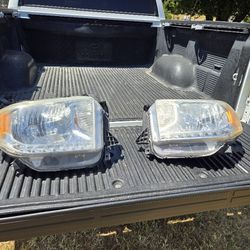2016 Toyota Tundra Oem Headlights