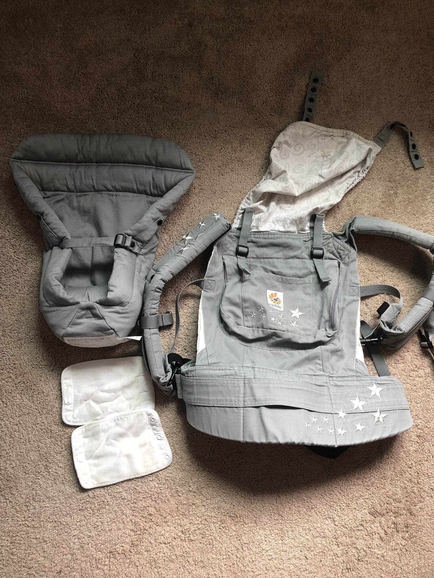 Ergo baby carrier w/ infant insert and drool pads