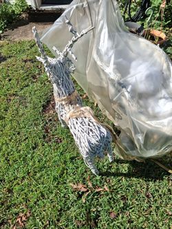 Beautiful white wicker sliegh and reindeer set white in great condition for Christmas need gone