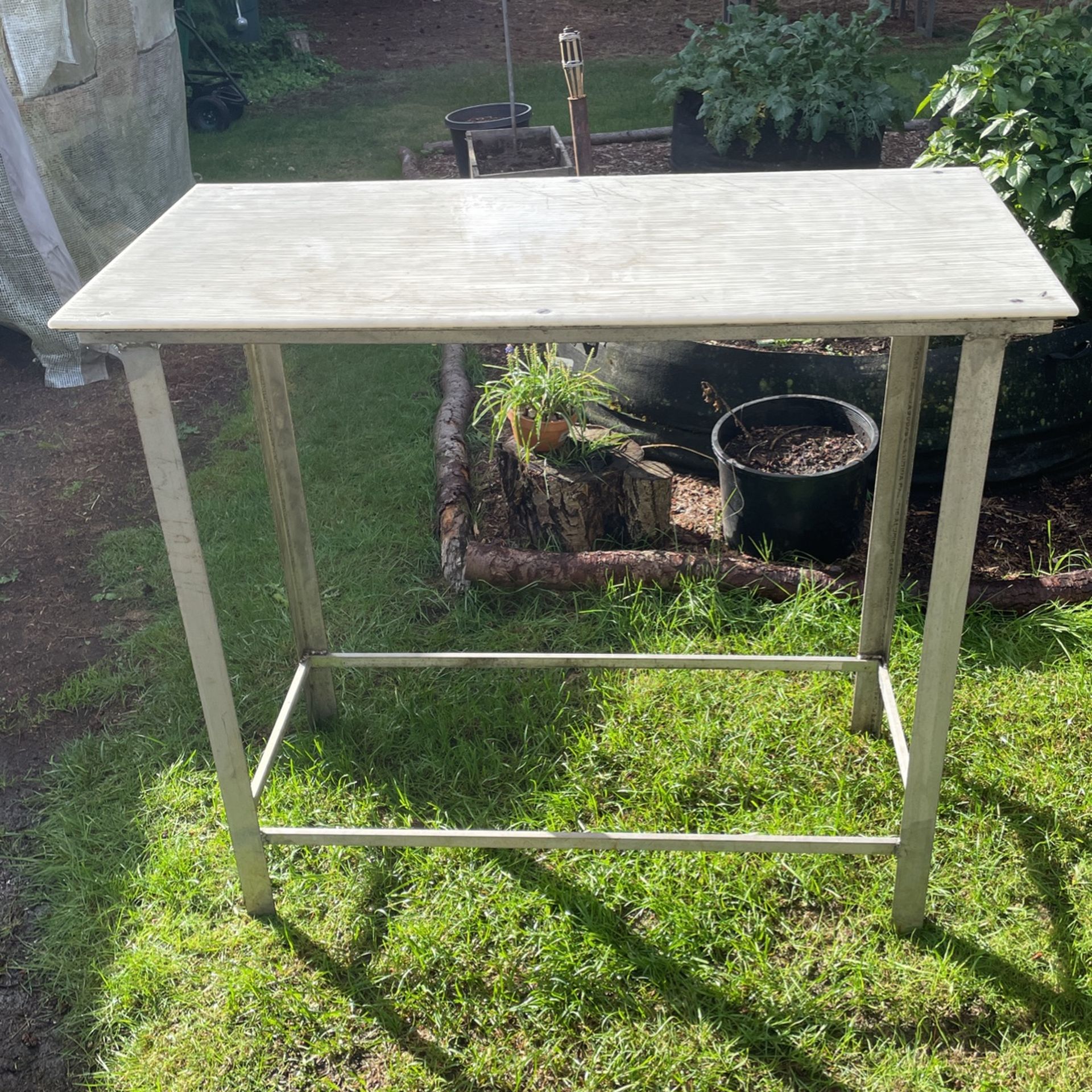 Fillet Or Outdoor Gardening Table
