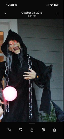 Halloween bobble head witch
