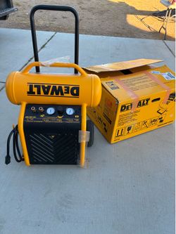 Dewalt Air Compressor Portable Electric -4.5 Gal 225 PSI