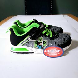 Minecraft Mojang Boys Light Up Size 3 Little Kids Sneaker Shoes very nice 