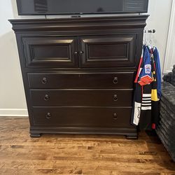 Solid Wood Dresser set 2 pieces