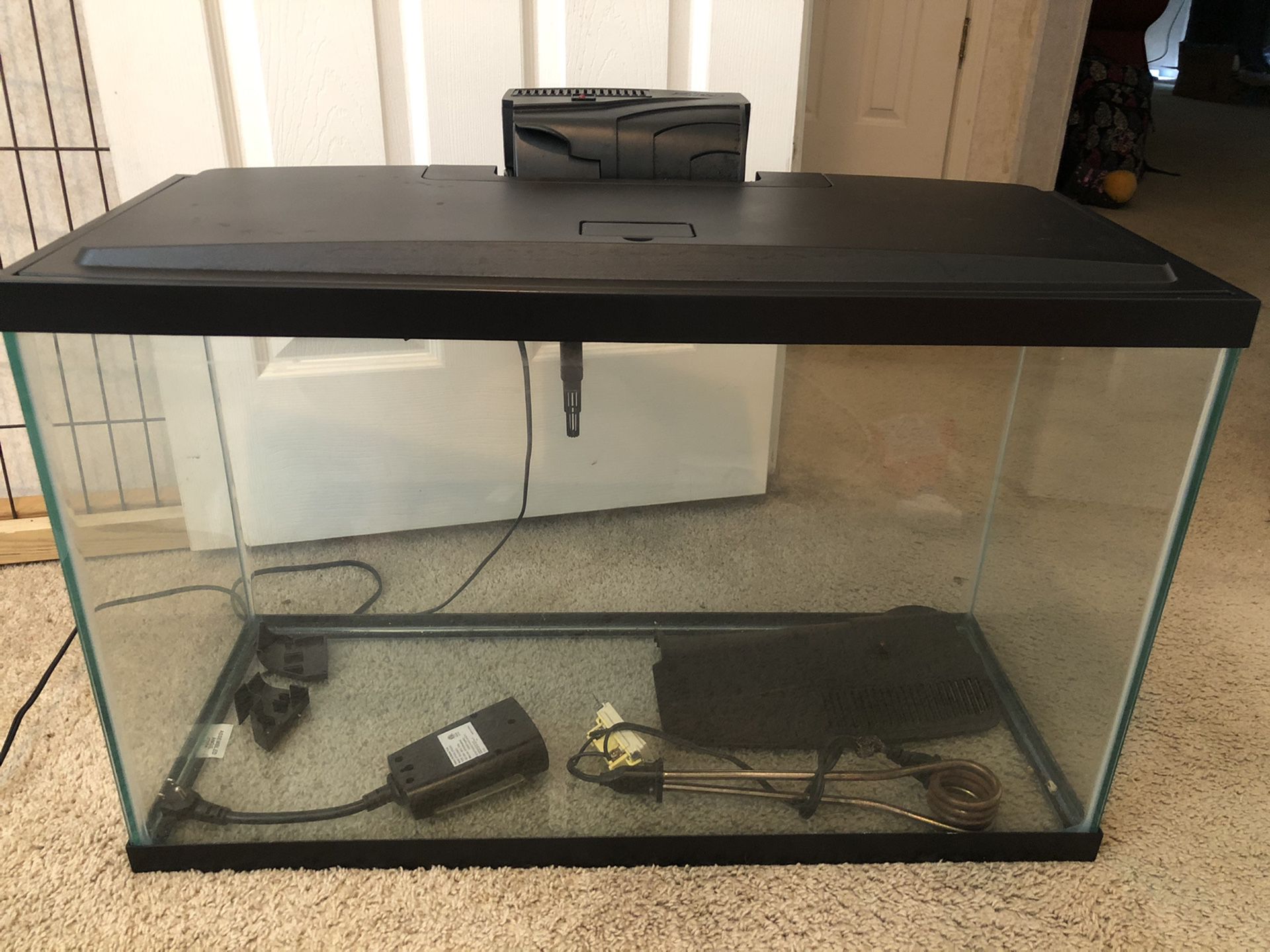 28 Gallon Fish tank with Aqueon Quiet Flow 30 Power Filter plus heater and timer