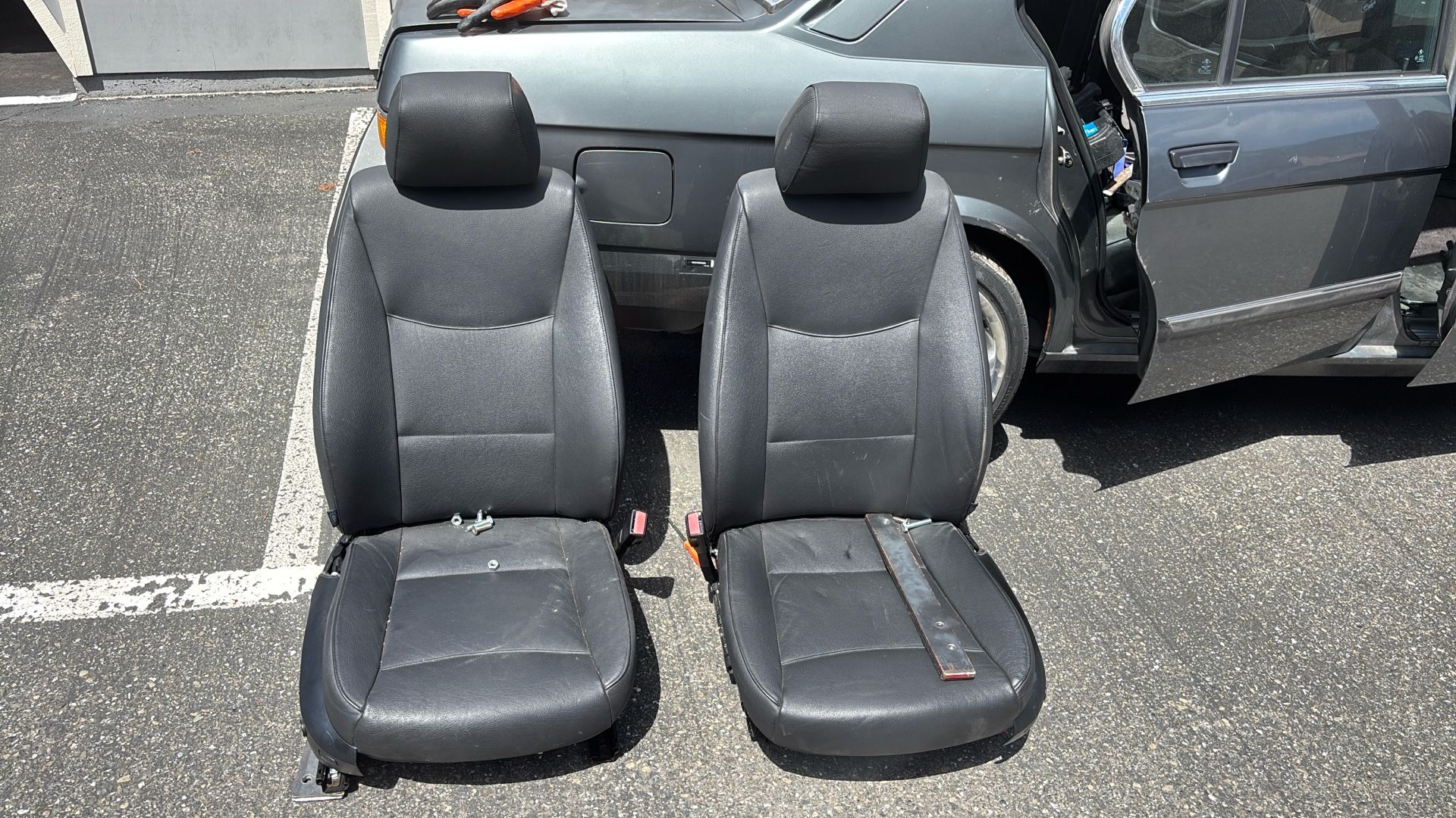 E90/E28 Seats Front Pair