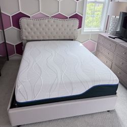 Full Size Bed With Storage Drawers And Memory Foam Mattress In Like New Pristine Condition 