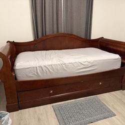 Daybed with Trundle