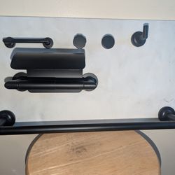 Delta Faucet Bath accessories 