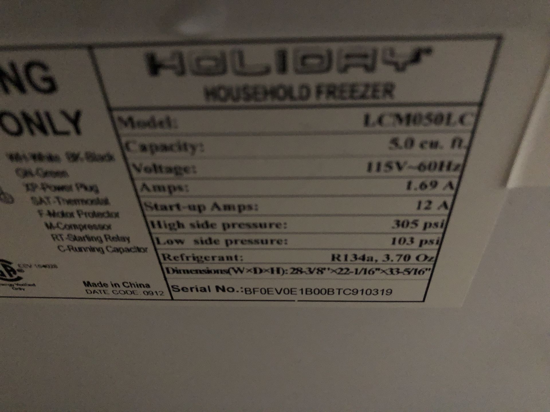 Holiday 5cu ft Chest Freezer (White) with basket for Sale in Tampa, FL