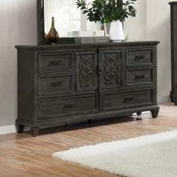 Buffet / Server / Sideboard / Dresser