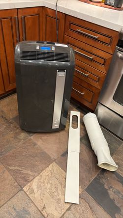 Air conditioner 160 firm cash only cold and very clean