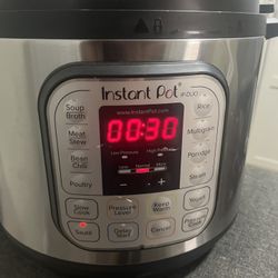 INSTANT POT DUO / 8QT / Brand New / Never Used / don’t need this big one