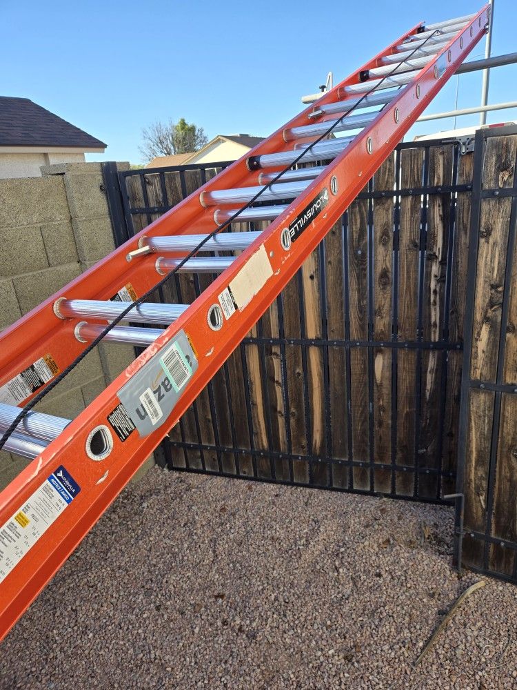 Louisville 32ft Extension Fiberglass Ladder